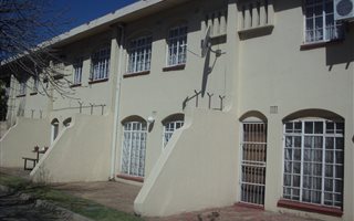 3 Bedroom Simplex in Vereeniging Central