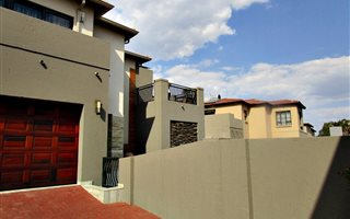 3 Bedroom Cluster in Radiokop