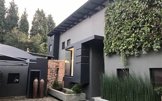 1 Bedroom House in Saxonwold