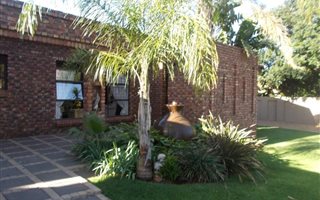 4 Bedroom House in Doringkruin