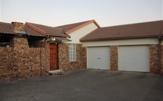 3 Bedroom Flat in Schuinshoogte