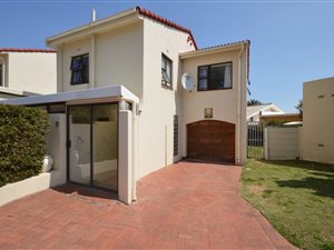 3 Bed Townhouse in Gordons Bay Central