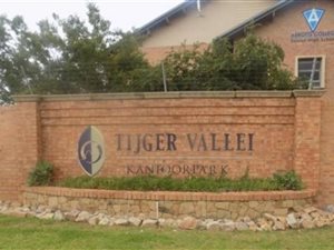 125 m² Office Space in Hazeldean (Silverlakes Surroundings)