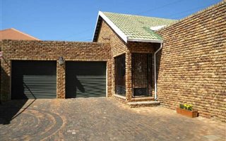 3 Bedroom House in Moreleta Park