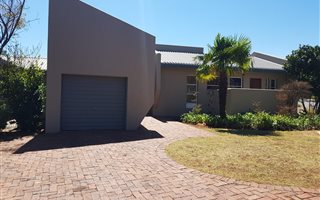 3 Bedroom House in Die Hoewes