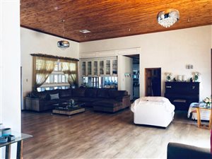 5 Bed House in Royldene