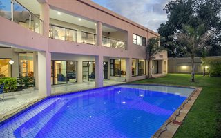 5 Bedroom House in Douglasdale