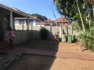8 Bed House in Berea