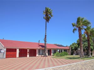 4 Bed House in Duynefontein