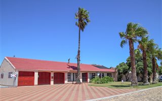 4 Bedroom House in Duynefontein