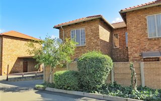 2 Bedroom Townhouse in Allens Nek