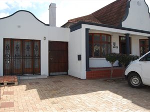 194 m² Office Space in Mount Croix