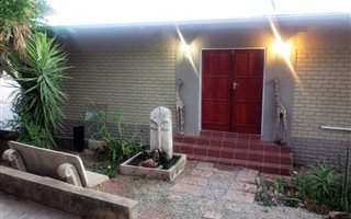1 Bedroom House in Lyttelton Manor