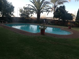 2 Bed Apartment in Zwartkop