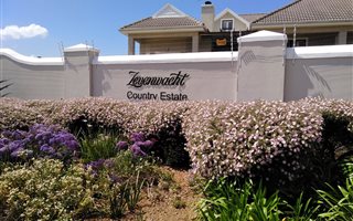 4 Bedroom House in Zevendal