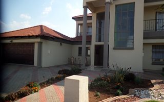 5 Bedroom House in Heuwelsig Estate