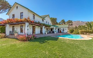 4 Bedroom House in High Riding Country Estate