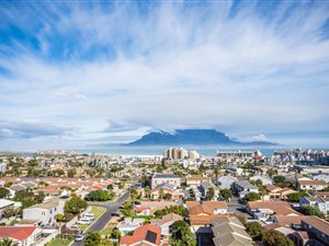 2 Bed Apartment in Bloubergstrand