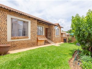 3 Bed Townhouse in Honeydew Manor