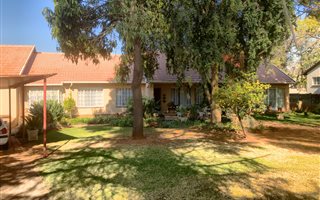 4 Bedroom House in Weltevreden Park