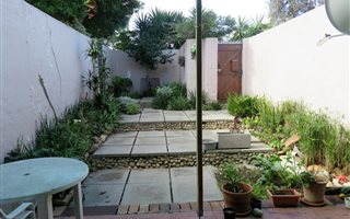 3 Bedroom Duplex in Somerset West Central