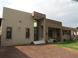 6 Bed House in Talboton