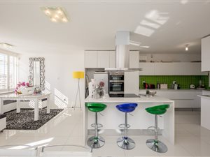 3 Bed Apartment in Wynberg Upper