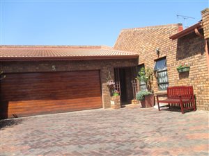 3 Bed Cluster in Bedfordview