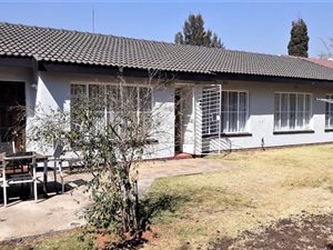 4 Bed House in Van Riebeeck Park
