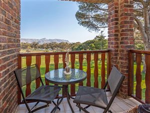 6 Bed House in Sir Lowrys Pass