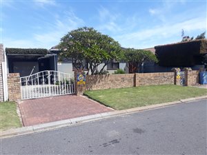 4 Bed House in Grassy Park
