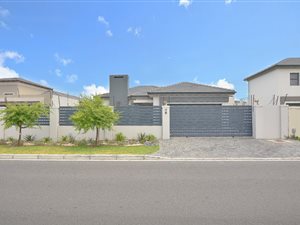 4 Bed House in Parklands North