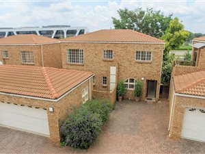 3 Bedroom Townhouse in Centurion Golf Estate