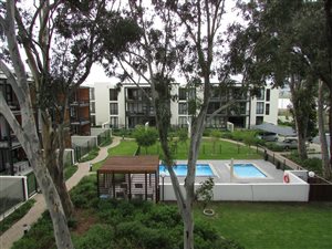 3 Bed Apartment in Paardevlei
