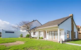 4 Bedroom House in Rusthof