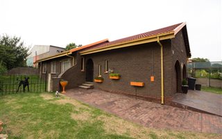 3 Bedroom House in Nigel Central