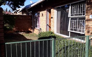 2 Bedroom Townhouse in Krugersdorp North