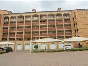 2 Bedroom Apartment in Die Hoewes