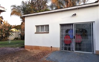 1 Bedroom Garden Cottage in Villieria