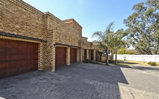 6 Bedroom House in Petervale
