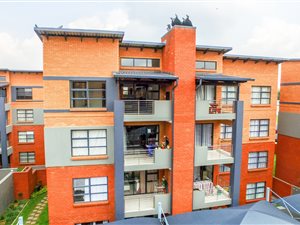 3 Bed Apartment in Ravenswood