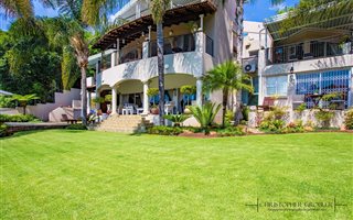 6 Bedroom House in Waterkloof Ridge