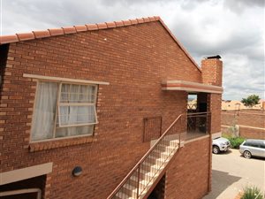 2 Bed Apartment in Silver Lakes