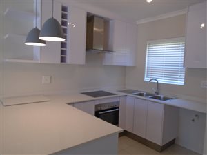 2 Bed Townhouse in Gordons Bay Central