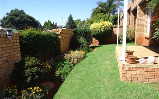 2 Bedroom Townhouse in Constantia Kloof