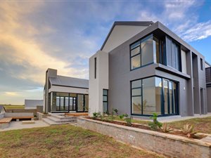 4 Bed House in Kingswood Golf Estate