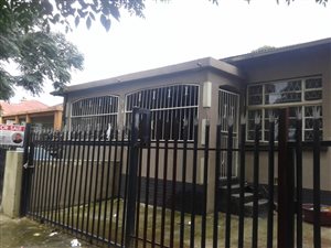 6 Bed House in Turffontein