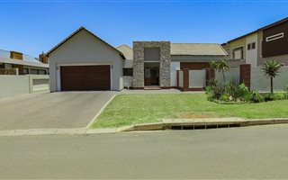 4 Bedroom House in Meyersdal Nature Estate