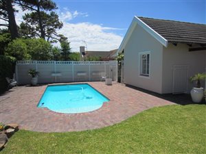 4 Bedroom House in Meadowridge
