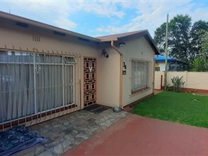 3 Bed House in Roodepoort West